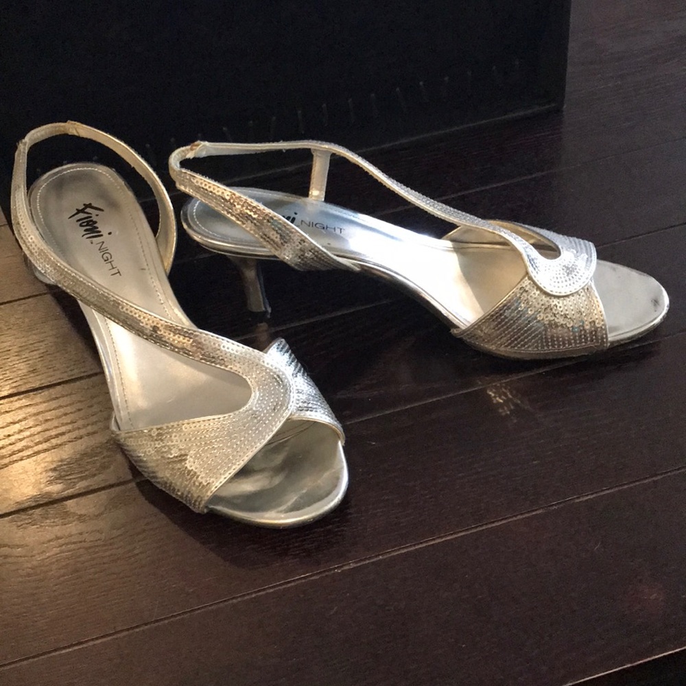 🌸Silver Sequin Heels - Picture 4 of 8